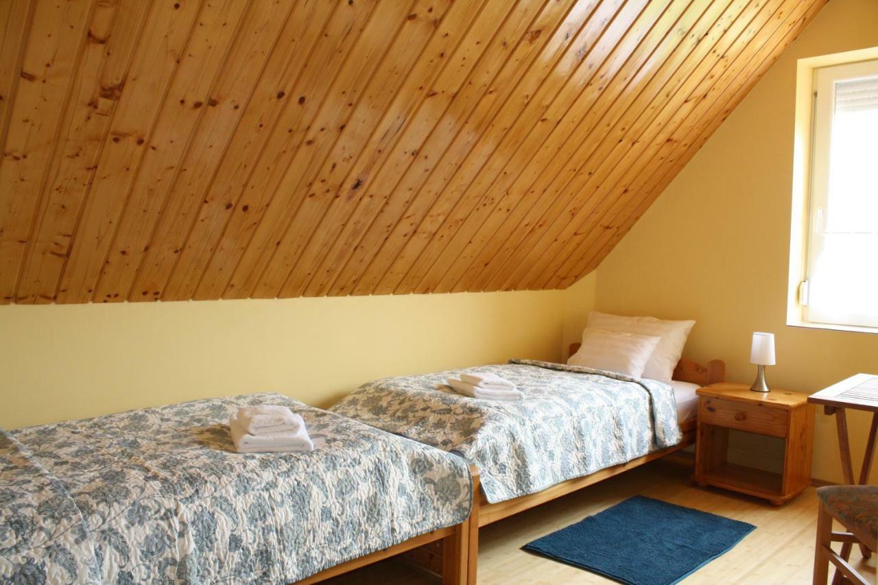 Kedvenc Vendégház Miskolc Esterno foto