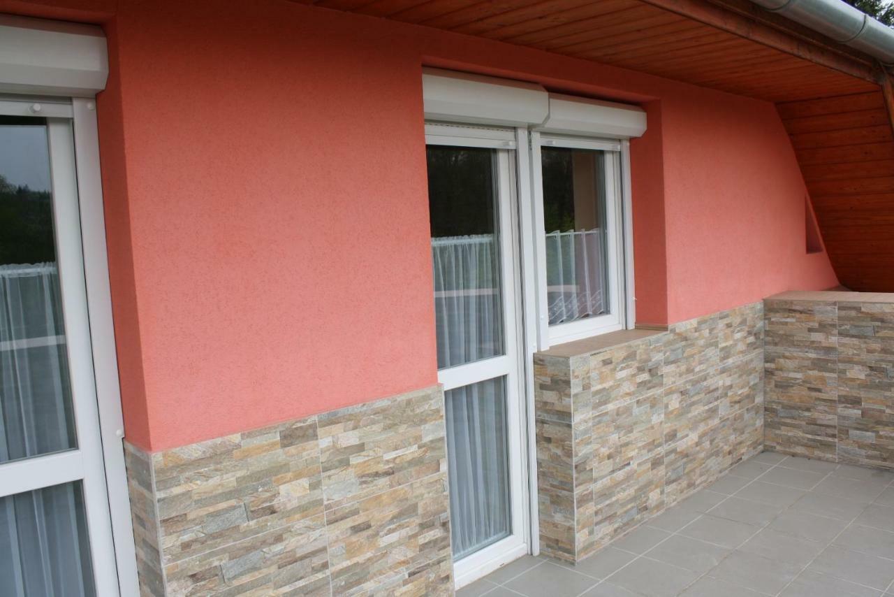 Kedvenc Vendégház Miskolc Esterno foto